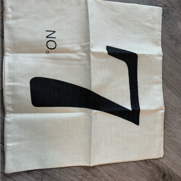 Lucky # 7 Brand new pillow case with letter 7 black letter size 40cm x 40cm case - Picture 3 of 5